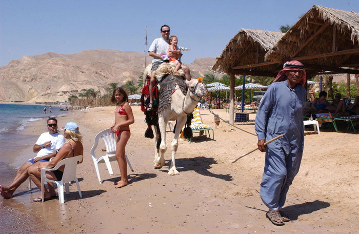 В Табе туристов привлекает дайвинг и фри-дайвинг, здесь действует три дайв-центра, проводящих курсы обучения по стандартам PADI — профессиональной ассоциации подводных инструкторов. Фото: ARIEL JEROZOLIMSKI/AFP/Getty Images