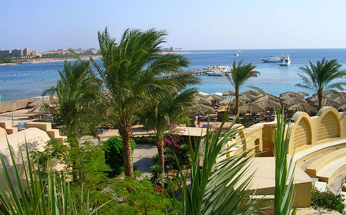 Макади-Бэй — залив и курорт на берегу Красного моря. Представляет собой бухту в 30 километрах южнее аэропорта Хургада, Египет. Отличительными особенностями являются удалённость от населённых пунктов, коралловые берега. Фото: Giacomo1970/commons.wikimedia.org