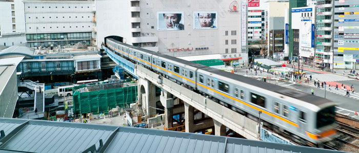 Токио, Япония. На улицах, в метро и общественном транспорте мегаполисов нужно быть крайне аккуратными, так как там часто действуют профессиональные мошенники. фото: Keith Tsuji/Getty Images
