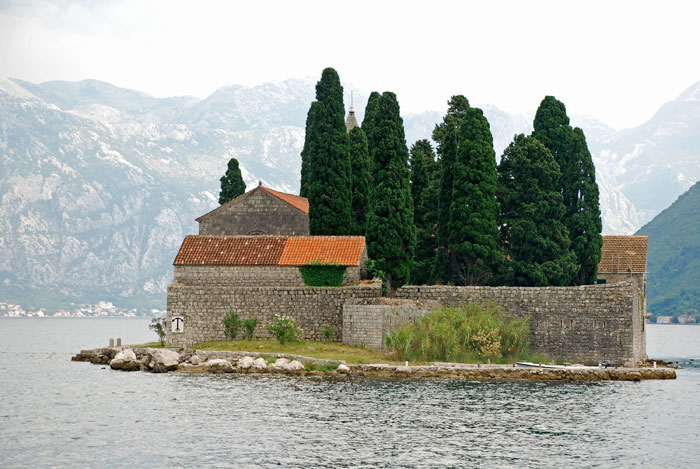 остров Св. Георгия в Которской бухте, Черногория. Фото: Inna Felker/Photos.com 