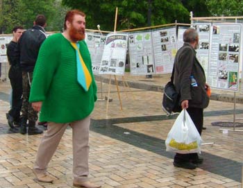 Когда в кадре вдруг появляется сногсшибательный персонаж, то щелкаешь затвором, забывая о всякой стеснительности. Фото: Ирина Рудская/Великая Эпоха (The Epoch Times)