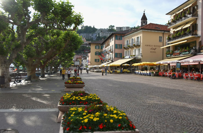 Аскона, Швейцария. В Асконе более 40 отелей на любой вкус и кошелёк. В большинстве своём это очень качественные четырёх- и пятизвёздочные заведения. В немногочисленных отелях категории «три звезды» сервис также на традиционно высоком для Швейцарии уровне. Фото: Alexander Hassenstein/Bongarts/Getty Images