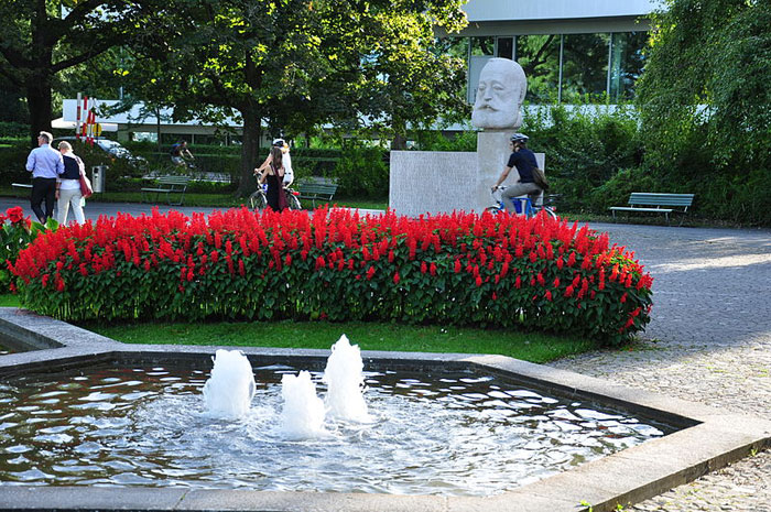 Цюрих, Швейцария. В 2011 году Цюрих занял второе место в мире по качеству жизни, в 2012 году признан самым дорогим городом мира. Фото: Roland zh/commons.wikimedia.org 