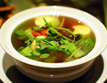 Бульон с овощами. Фото: Takeaway/commons.wikimedia.org