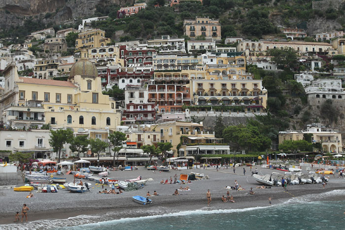 Позитано, Италия. Побережье Амальфи является одним из самых популярных мест в Италии для туристов. Фото: Sean Gallup/Getty Images