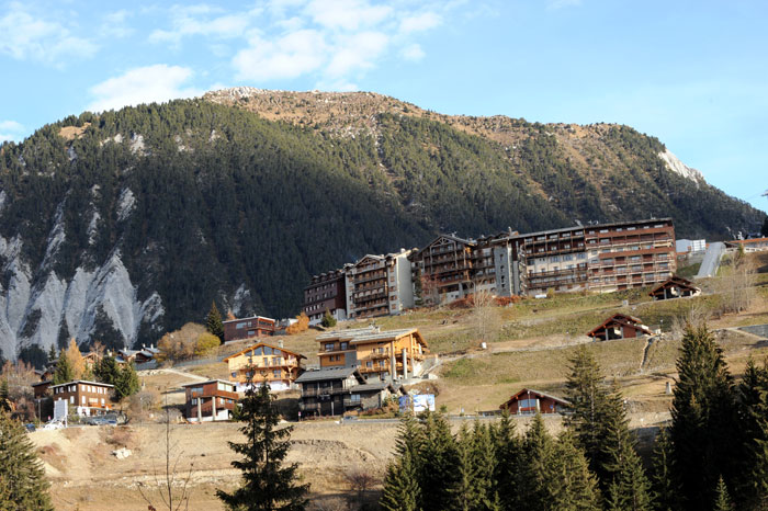 Куршевель находится в самом сердце Les Trois Vallees («Трех долин») — крупнейшей горнолыжной зоны в мире. Фото: JEAN-PIERRE CLATOT/AFP/Getty Images