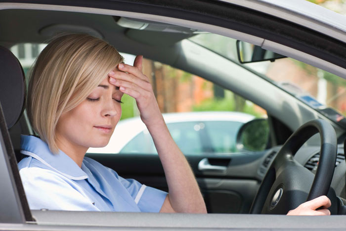 Универсального рецепта избавления от укачивания не существует, и каждый избавляется от неприятных ощущений по-своему. Кто спасается жвачкой, кто леденцами, кому-то помогает музыка. Правда, и эти меры не всегда срабатывают. Фото: Jupiterimages/Photos.com