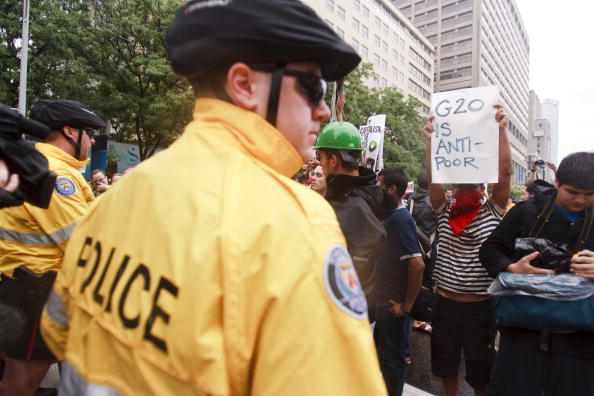 Антиглобалисты в Торонто устроили погромы, пытаясь сорвать саммит G20. Фоторепортаж. Фото: GEOFF ROBINS/AFP/Getty Images