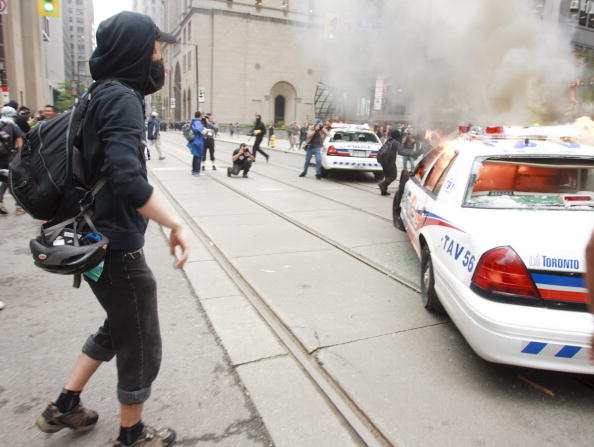 Антиглобалисты в Торонто устроили погромы, пытаясь сорвать саммит G20. Фоторепортаж. Фото: GEOFF ROBINS/AFP/Getty Images