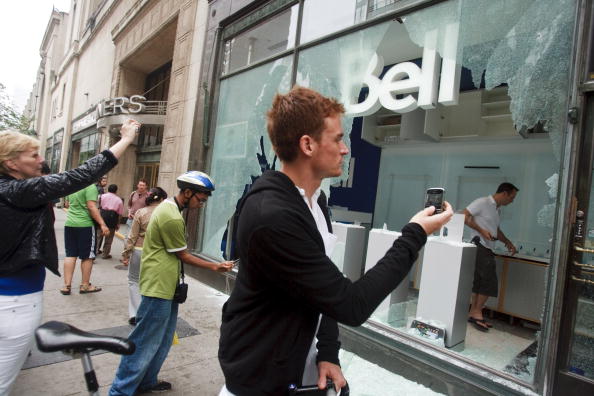 Антиглобалисты в Торонто устроили погромы, пытаясь сорвать саммит G20. Фоторепортаж. Фото: GEOFF ROBINS/AFP/Getty Images