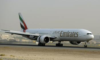 Самолет Boeing-777 потерпел аварию при посадке в индийском аэропорту. Фото: MARWAN NAAMANI/AFP/Getty Images