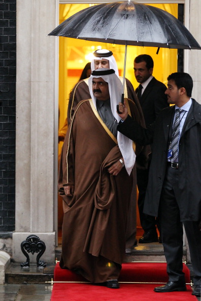 Елизавета II принимает эмира  Катара в Виндзорском замке. Фото: WPA Wire/Getty Images