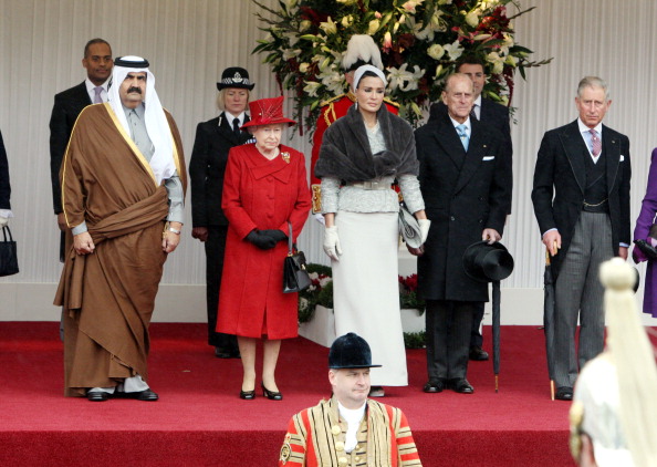 Елизавета II принимает эмира  Катара в Виндзорском замке. Фото: WPA Wire/Getty Images