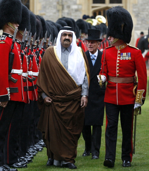 Елизавета II принимает эмира  Катара в Виндзорском замке. Фото: WPA Wire/Getty Images