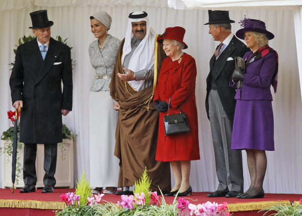 Елизавета II принимает эмира  Катара в Виндзорском замке. Фото: WPA Wire/Getty Images