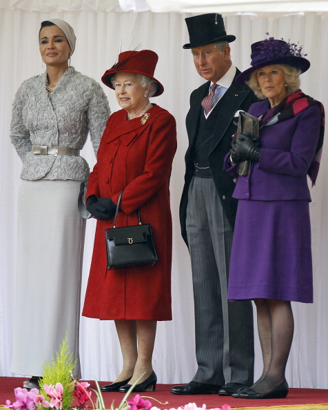 Елизавета II принимает эмира  Катара в Виндзорском замке. Фото: WPA Wire/Getty Images