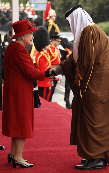 Елизавета II принимает эмира  Катара в Виндзорском замке. Фото: WPA Wire/Getty Images