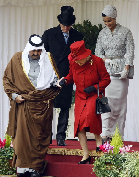 Елизавета II принимает эмира  Катара в Виндзорском замке. Фото: WPA Wire/Getty Images