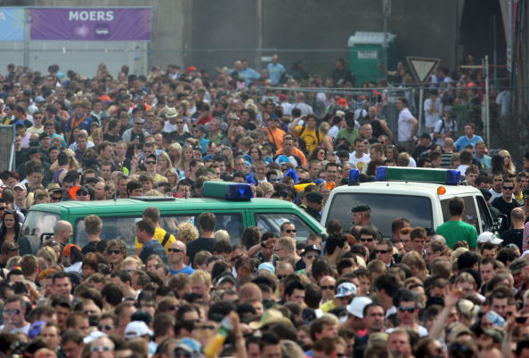 В Германии на  &laquo;Параде любви&raquo; в давке погибло более десяти человек. Фоторепортаж. Фото: Patrik STOLLARZ, Sebastian LASSE, Christoph REICHWEIN, ACHIM SCHEIDEMANN/Getty Images