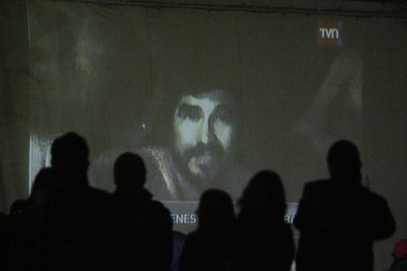 Шахтёры в Чили, замурованные на глубине 700 метров, прислали видео о себе. Фоторепортаж. Фото: HECTOR RETAMAL/AFP/Getty Images