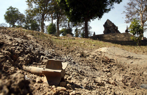 Храм в Камбодже пострадал от артобстрела. Фоторепортаж. Фото: KHEM SOVANNARA, STR/AFP/Getty Images Храм в Камбодже пострадал от артобстрела. Фоторепортаж. Фото: KHEM SOVANNARA, STR/AFP/Getty Images