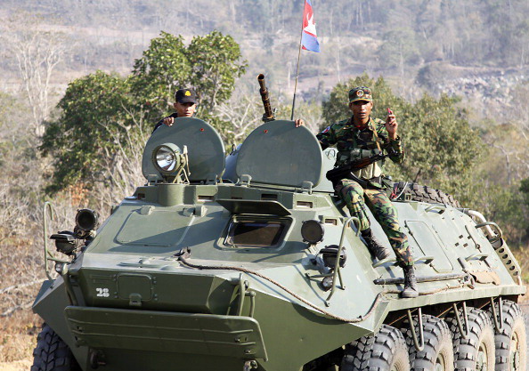 Храм в Камбодже пострадал от артобстрела. Фоторепортаж. Фото: KHEM SOVANNARA, STR/AFP/Getty Images Храм в Камбодже пострадал от артобстрела. Фоторепортаж. Фото: KHEM SOVANNARA, STR/AFP/Getty Images