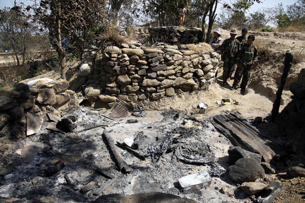 Храм в Камбодже пострадал от артобстрела. Фоторепортаж. Фото: KHEM SOVANNARA, STR/AFP/Getty Images Храм в Камбодже пострадал от артобстрела. Фоторепортаж. Фото: KHEM SOVANNARA, STR/AFP/Getty Images