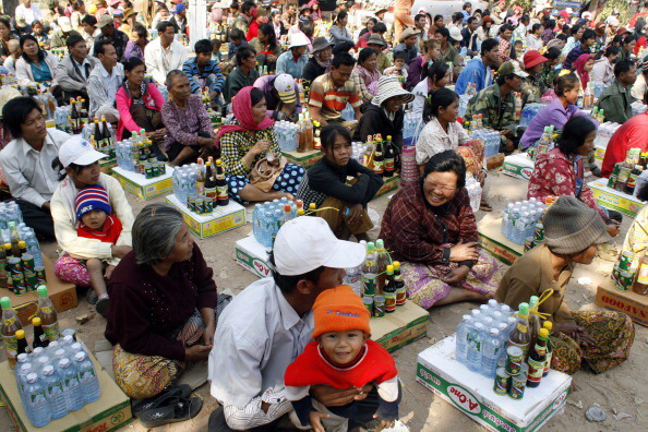 Храм в Камбодже пострадал от артобстрела. Фоторепортаж. Фото: KHEM SOVANNARA, STR/AFP/Getty Images Храм в Камбодже пострадал от артобстрела. Фоторепортаж. Фото: KHEM SOVANNARA, STR/AFP/Getty Images