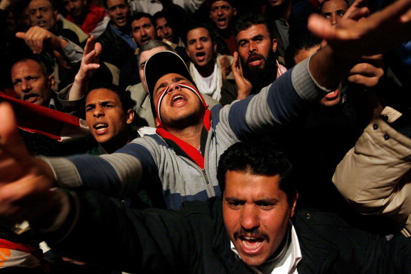 Хосни Мубарак остаётся у власти, отказавшись от части полномочий. Фоторепортаж. Фото: John Moore/Getty Images Хосни Мубарак остаётся у власти, отказавшись от части полномочий. Фоторепортаж. Фото: John Moore/Getty Images