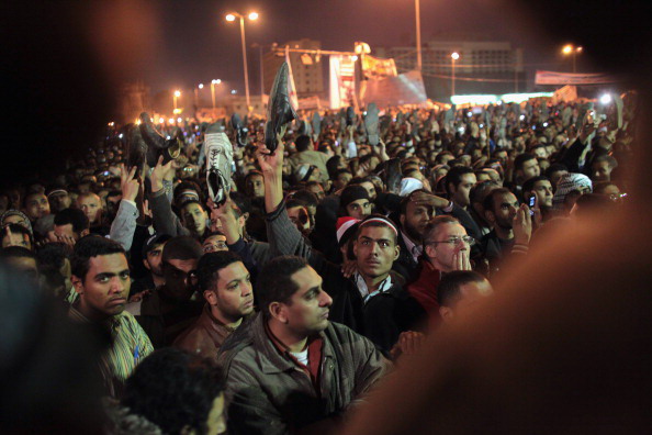 Хосни Мубарак остаётся у власти, отказавшись от части полномочий. Фоторепортаж. Фото: John Moore/Getty Images Хосни Мубарак остаётся у власти, отказавшись от части полномочий. Фоторепортаж. Фото: John Moore/Getty Images