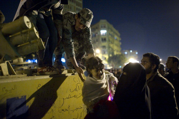 Хосни Мубарак покинул пост главы Египта. Фоторепортаж. Фото: PEDRO UGARTE, GREG WOOD,  /AFP/Getty Images