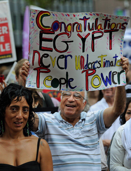 Хосни Мубарак покинул пост главы Египта. Фоторепортаж. Фото: PEDRO UGARTE, GREG WOOD,  /AFP/Getty Images