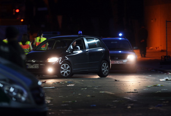 В Германии на  &laquo;Параде любви&raquo; в давке погибло более десяти человек. Фоторепортаж. Фото: Patrik STOLLARZ, Sebastian LASSE, Christoph REICHWEIN, ACHIM SCHEIDEMANN/Getty Images