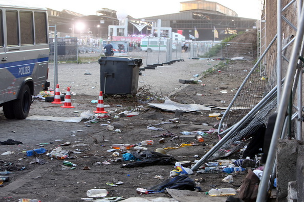 В Германии на  &laquo;Параде любви&raquo; в давке погибло более десяти человек. Фоторепортаж. Фото: Patrik STOLLARZ, Sebastian LASSE, Christoph REICHWEIN, ACHIM SCHEIDEMANN/Getty Images