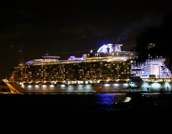 Чадящие корабли мечты и тающие льды Арктик. Фото: Joe Raedle/Getty Images