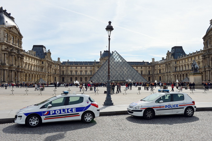 Лувр закрылся из-за нашествия карманников. Фото: MIGUEL MEDINA/AFP/Getty Images