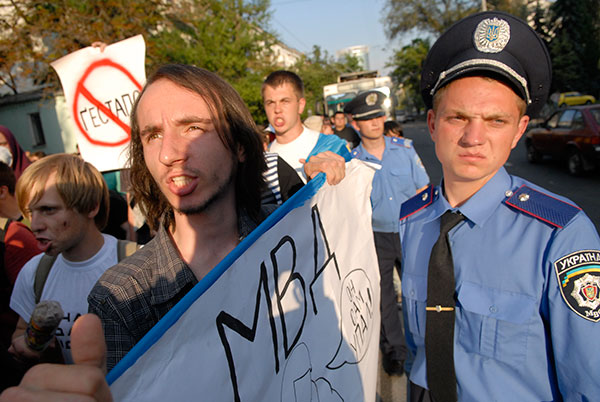 Смерть студента вызвала массовый протест в Украине.  Акция протеста состоялась в Киеве 10 июня. Фото: Владимир Бородин/The Epoch Times