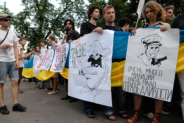 Смерть студента вызвала массовый протест в Украине.  Акция протеста состоялась в Киеве 10 июня. Фото: Владимир Бородин/The Epoch Times