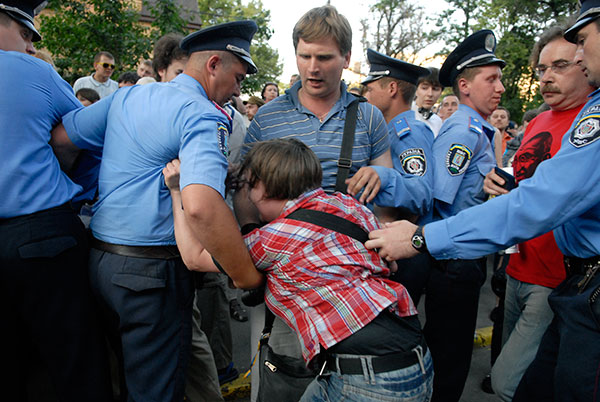 Смерть студента вызвала массовый протест в Украине.  Акция протеста состоялась в Киеве 10 июня. Фото: Владимир Бородин/The Epoch Times