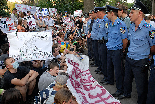 Смерть студента вызвала массовый протест в Украине.  Акция протеста состоялась в Киеве 10 июня. Фото: Владимир Бородин/The Epoch Times