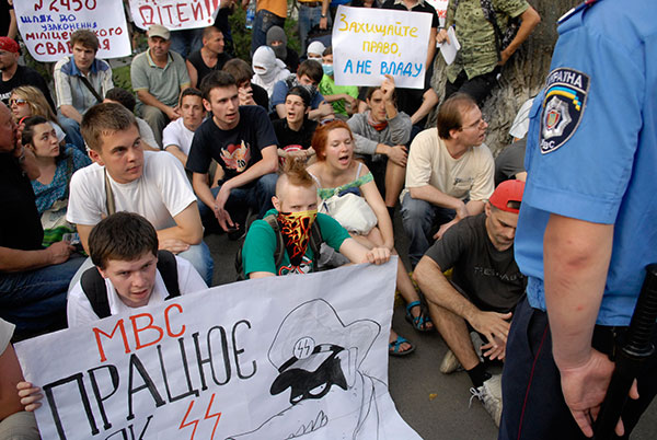 Смерть студента вызвала массовый протест в Украине.  Акция протеста состоялась в Киеве 10 июня. Фото: Владимир Бородин/The Epoch Times