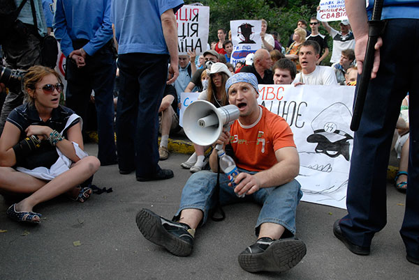 Смерть студента вызвала массовый протест в Украине.  Акция протеста состоялась в Киеве 10 июня. Фото: Владимир Бородин/The Epoch Times