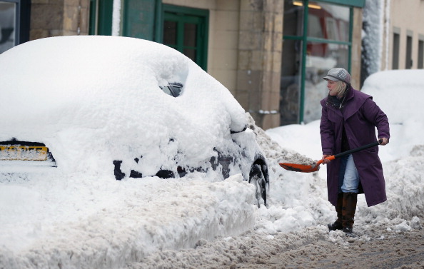 Небывалые морозы и снегопады обрушились на Шотландию и Англию, 29 ноября, 2010 год. Фото: Jeff J  Mitchell/Getty Images
