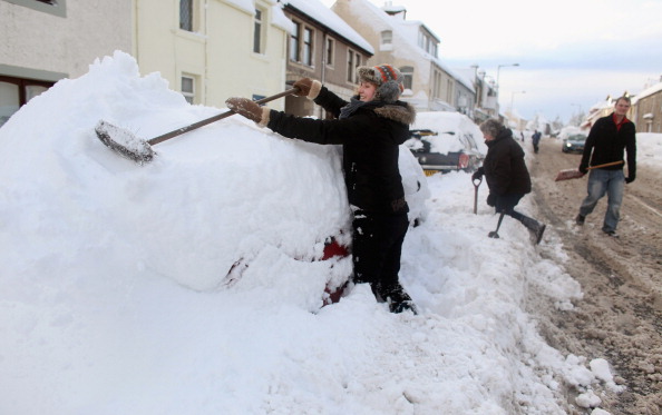 Небывалые морозы и снегопады обрушились на Шотландию и Англию, 29 ноября, 2010 год. Фото: Jeff J  Mitchell/Getty Images