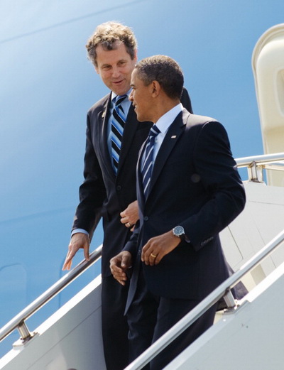 Фоторепортаж о встрече президента США Барака Обамы с рабочими автомобильной компании Chrysler Group в Огайо. Фото: MANDEL NGAN/AFP/Getty Images Фоторепортаж о встрече президента США Барака Обамы с рабочими автомобильной компании Chrysler Group в Огайо. Фото: MANDEL NGAN/AFP/Getty Images