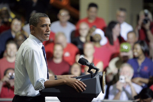 Фоторепортаж о встрече президента США Барака Обамы с рабочими автомобильной компании Chrysler Group в Огайо. Фото: MANDEL NGAN/AFP/Getty Images Фоторепортаж о встрече президента США Барака Обамы с рабочими автомобильной компании Chrysler Group в Огайо. Фото: MANDEL NGAN/AFP/Getty Images