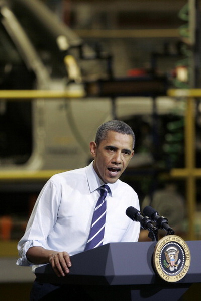 Фоторепортаж о встрече президента США Барака Обамы с рабочими автомобильной компании Chrysler Group в Огайо. Фото: MANDEL NGAN/AFP/Getty Images Фоторепортаж о встрече президента США Барака Обамы с рабочими автомобильной компании Chrysler Group в Огайо. Фото: MANDEL NGAN/AFP/Getty Images