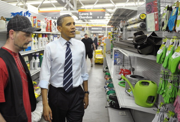 Фоторепортаж о встрече президента США Барака Обамы с рабочими автомобильной компании Chrysler Group в Огайо. Фото: MANDEL NGAN/AFP/Getty Images Фоторепортаж о встрече президента США Барака Обамы с рабочими автомобильной компании Chrysler Group в Огайо. Фото: MANDEL NGAN/AFP/Getty Images