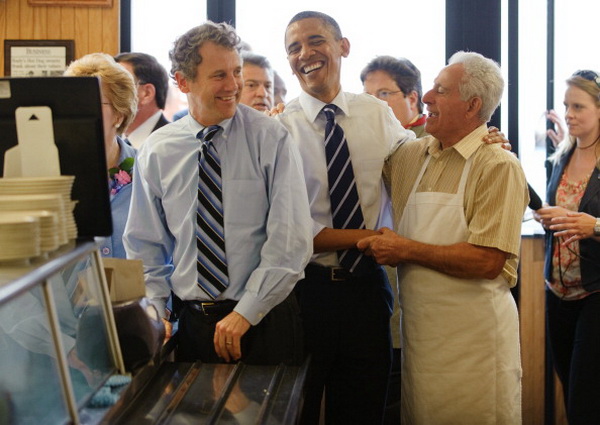 Фоторепортаж о встрече президента США Барака Обамы с рабочими автомобильной компании Chrysler Group в Огайо. Фото: MANDEL NGAN/AFP/Getty Images Фоторепортаж о встрече президента США Барака Обамы с рабочими автомобильной компании Chrysler Group в Огайо. Фото: MANDEL NGAN/AFP/Getty Images