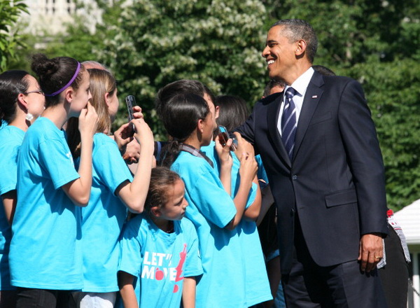 Фоторепортаж о встрече президента США Барака Обамы с рабочими автомобильной компании Chrysler Group в Огайо. Фото: MANDEL NGAN/AFP/Getty Images Фоторепортаж о встрече президента США Барака Обамы с рабочими автомобильной компании Chrysler Group в Огайо. Фото: MANDEL NGAN/AFP/Getty Images